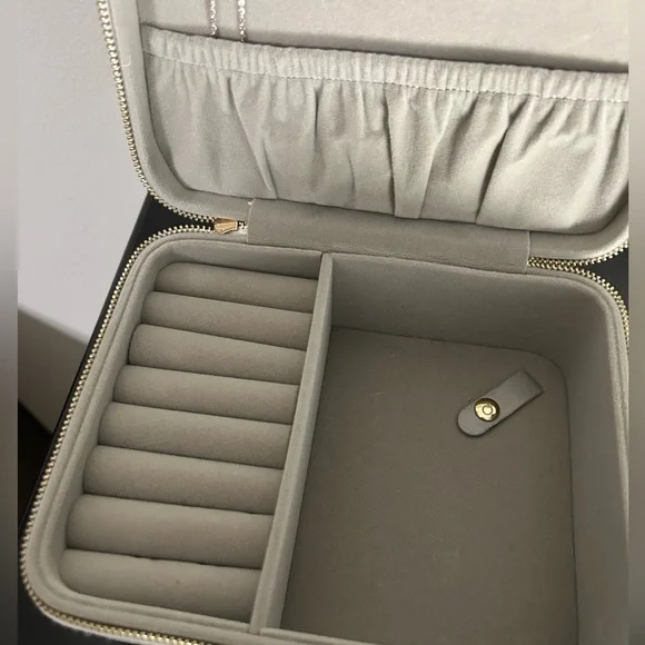 Pandora Jewelry Box - Picture 6 of 7